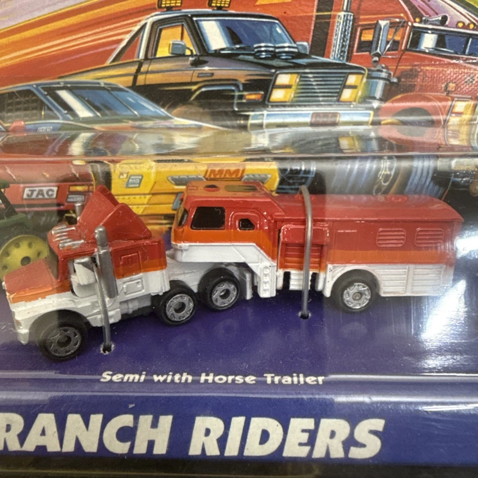 VTG Micro Machines #19 Ranch Riders Tow Truck ,Horse Trailer,Tractor & Horse  - Image 3 of 4