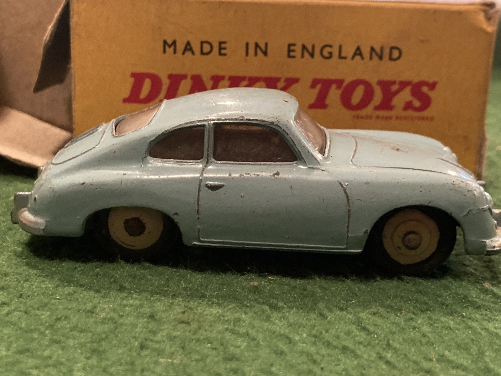 ディンキー　ポルシェ356 ミニカー DINKY TOYS 1/43 ポルシェ 356A クーペ 1960 ピンク PORSCHE COUPE