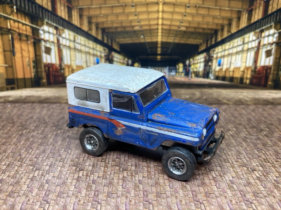 Nissan Patrol 1964 4x4 desgastado granero encontrar oxidado 1/64 diecast personalizado Foto 2 de 4