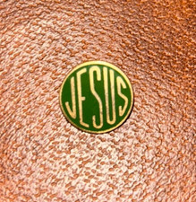 Round Green Jesus Lapel Pin Gold On Green Religious Christian VTG .75''