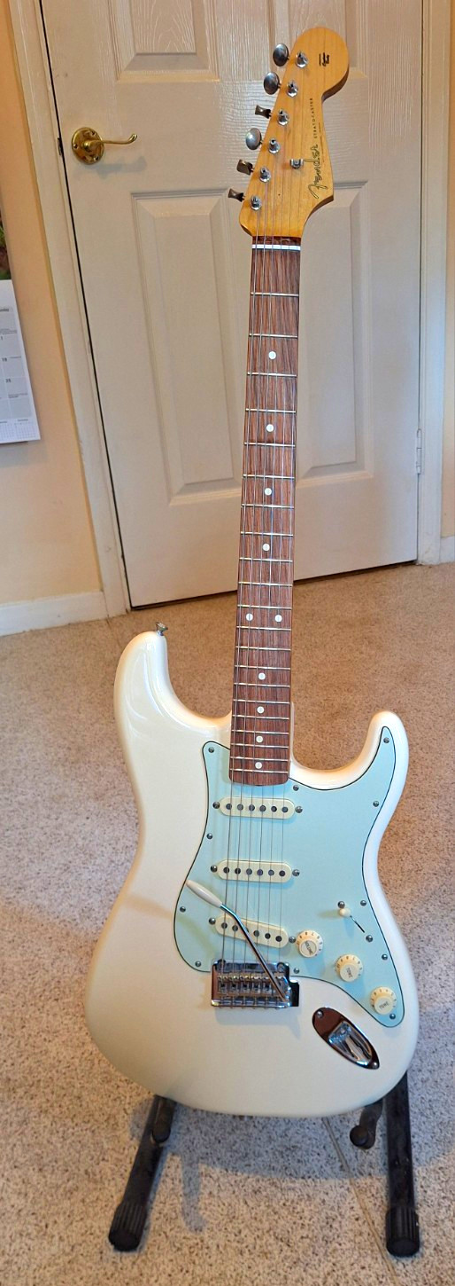 Fender Vintera, Olympic White Stratocaster Electric Guitar