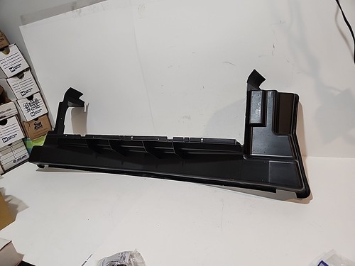 GM Radiator Upper Air Baffle 84024045 - Picture 2 of 3