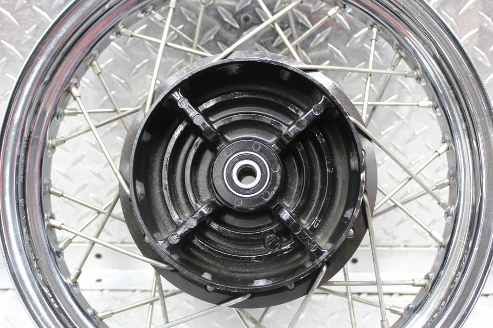 Llanta trasera Yamaha Route 66 XV250 1988 (MT2,75X15) 94427-15476-00 Foto 2 de 4