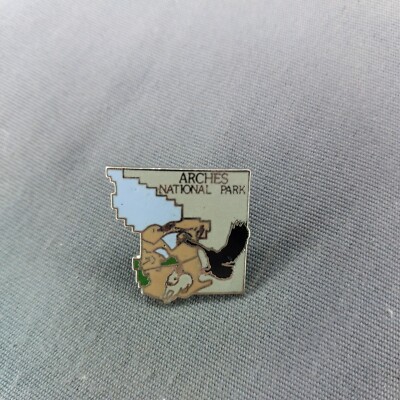 Arches National Park Moab UT Utah Hat Jacket Vest Ski Suit Screwback Pin