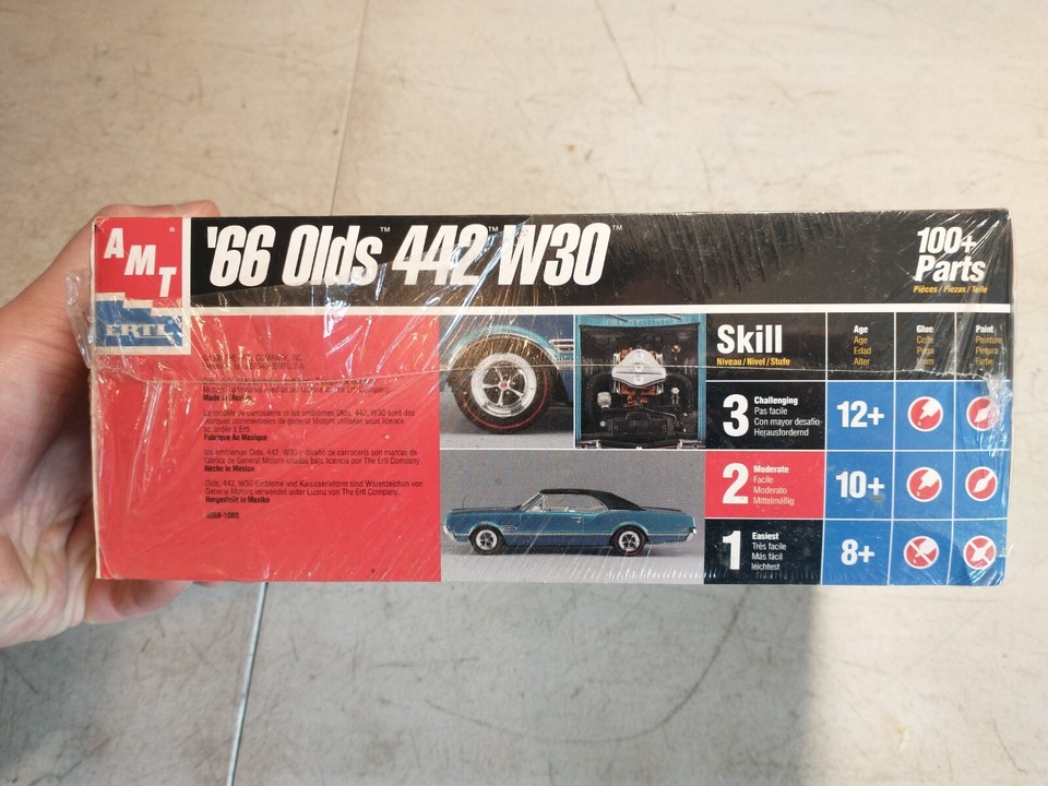 AMT '66 Olds 442 W30 1/25 Scale Plastic Model Kit (L2) Model # 6268 ...