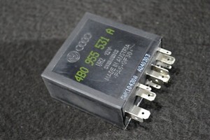 VW Audi Seat Skoda Steuergerät Relais 377 Wisch Wasch Intervall 4B0955531A #R36