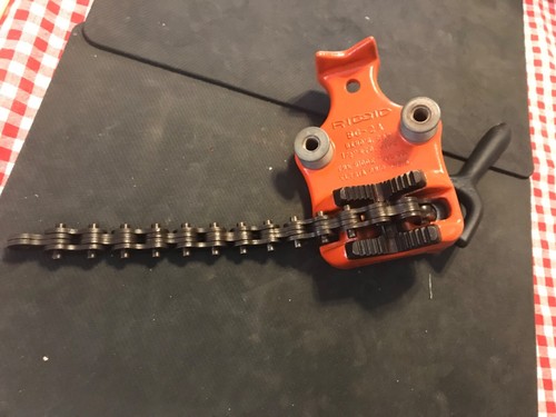 Ridgid Tools Catena da banco con vite inferiore per tubi 1/8 - 2" visiera e piegatubi BC-2A