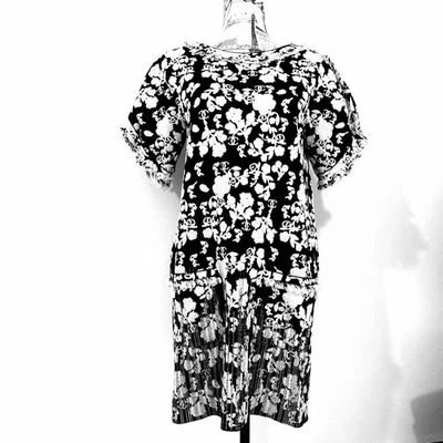Robe en tricot CHANEL taille 38 longueur 79 cm bleu taches et boutons abîmés - Photo 1/4