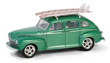 GREENLIGHT,FORD Fordor Super Deluxe with surfboards 1946 green from the serie...