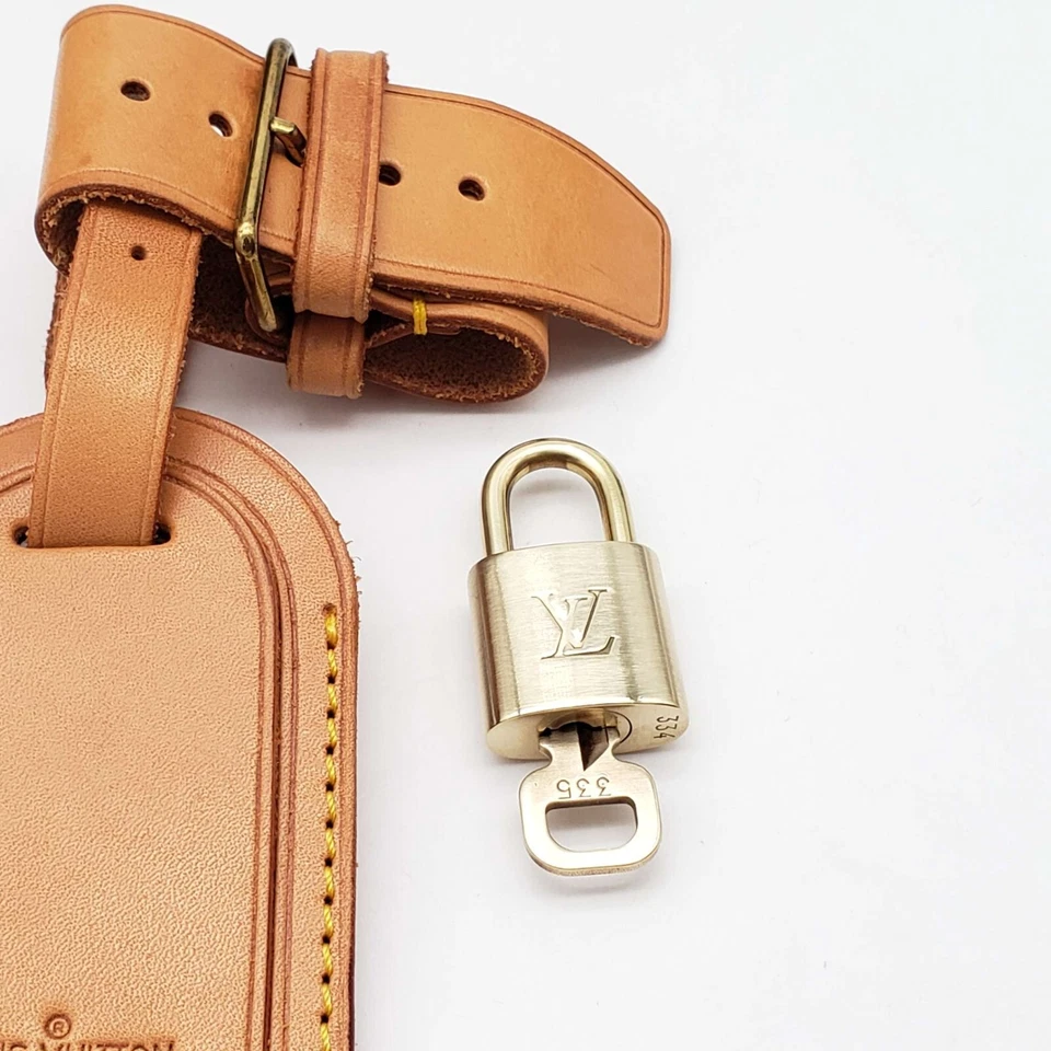 Authentic Louie Vuitton Luggage tag with Lock and Key - Изображение 4 из 4