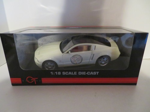 Beanstalk 40th Anniversary Ford Mustang GT Convertible White 2004 1:18 MIB - Picture 6 of 11