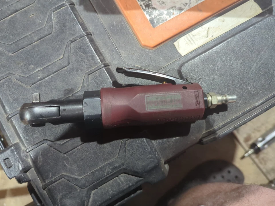 Trinquete neumático de aire Matco Tools MT2835A 1/4" Foto 3 de 4