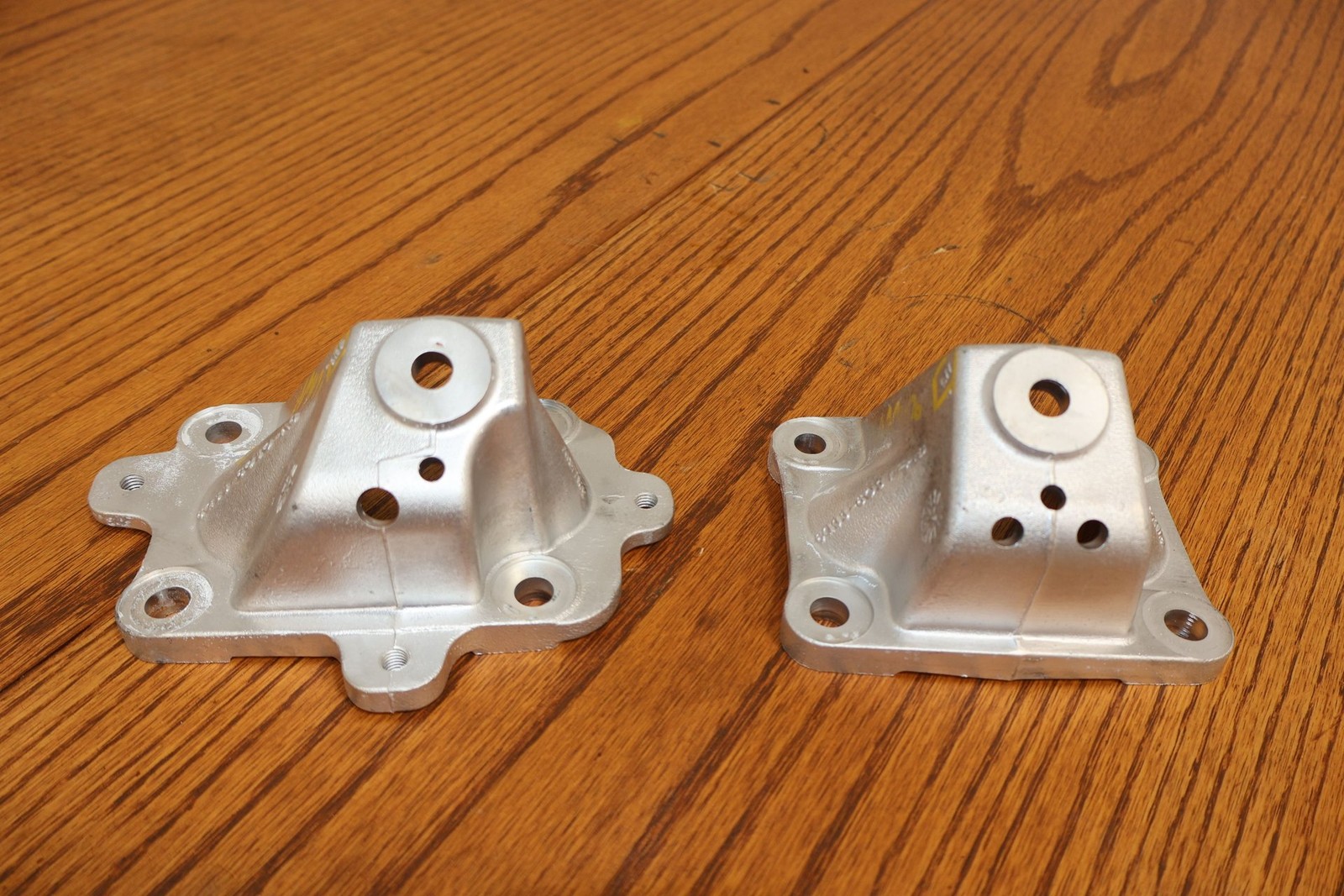 2010 Aston Martin V8 Vantage Pair LH & RH Aluminum Engine Mount Brackets