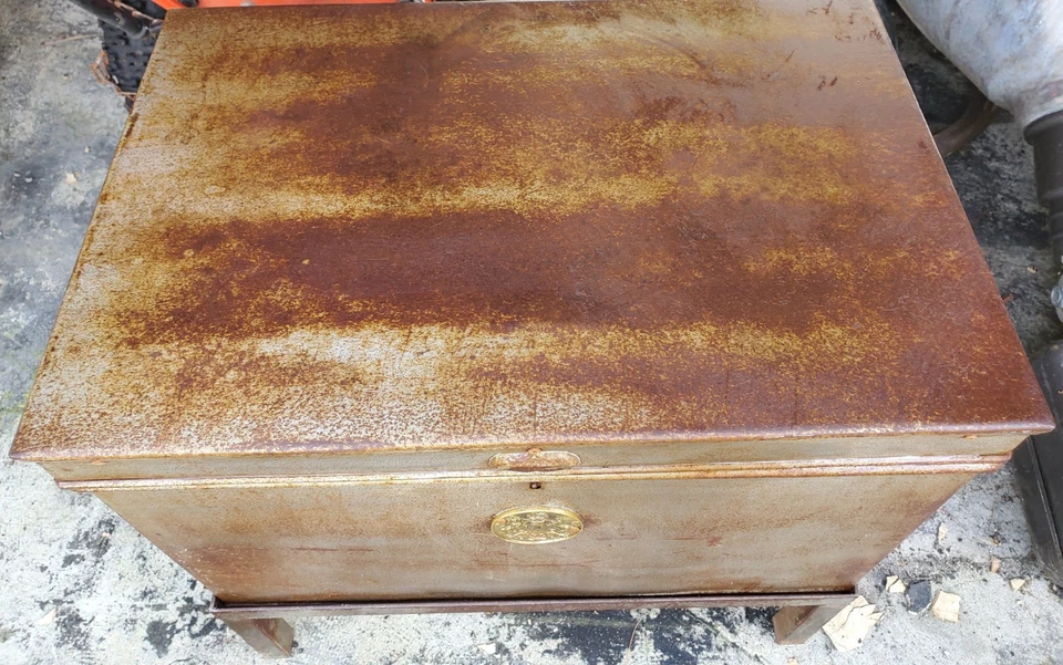 Antiguo armario seguro Milner's inglés de la Primera Guerra Mundial con soporte caja portátil resistente al fuego Foto 2 de 4