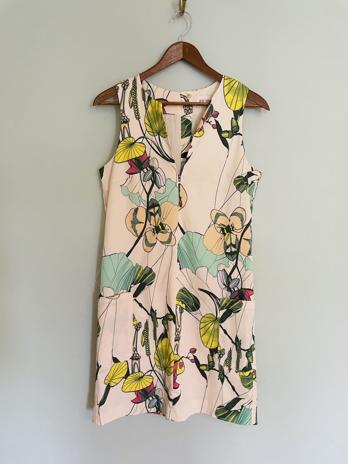 H&M Conscious Collection Artsy Floral A-Line Sleeveless Short Dress. Size 6.