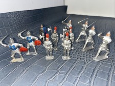 Lot Of 11 KNIGHTS Made By CRESCENT Made in England Lead Soldiers -1950s