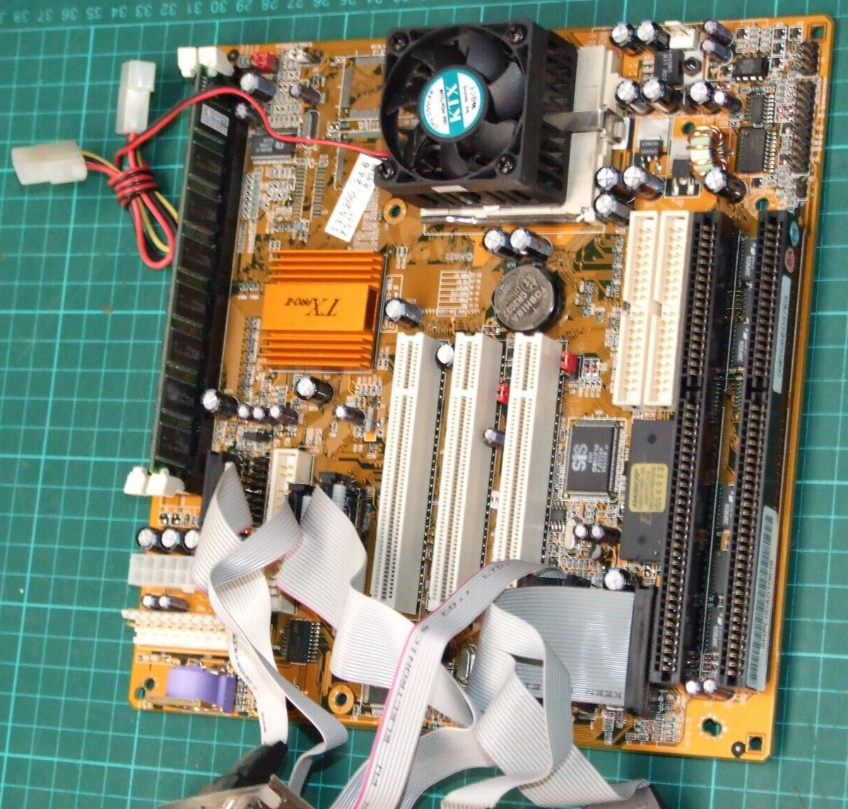 PCChips M571 AT motherboard w/ IBM Cyrix 6x86MX PR233 200MHz CPU