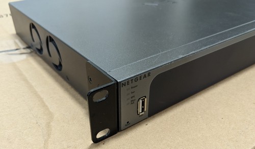 Netgear M4100-26-PoE FSM7226P 24-Port L2+ Managed PoE Switch SFP 2-Port GbE SFP - Picture 3 of 7