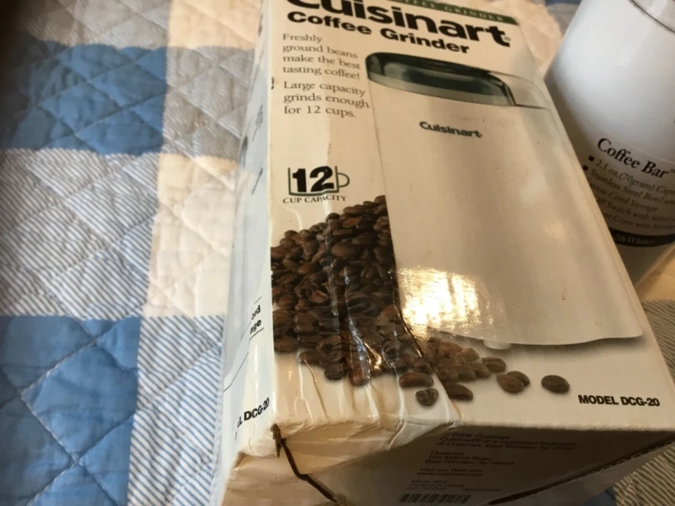 Molinillo de café Cuisinart DCG-20 blanco para barra de café, 12 tazas con caja Foto 2 de 2