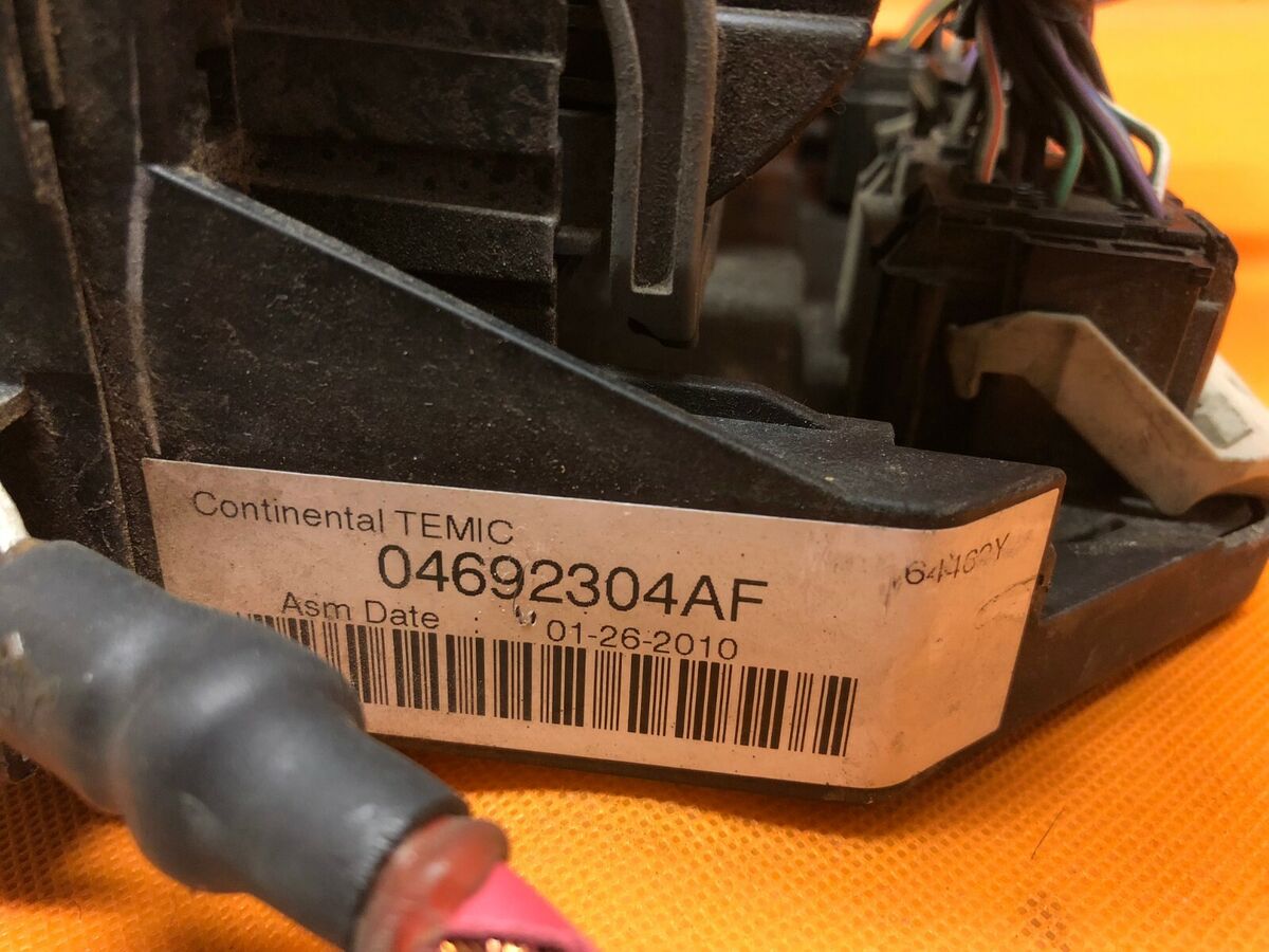 10 JEEP LIBERTY NITRO INTEGRATED FUSEBOX FUSE BOX TIPM