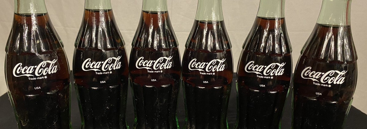 CHRISTMAS 1990 6 Pack of Coca Cola “Around The World” Bottles USA