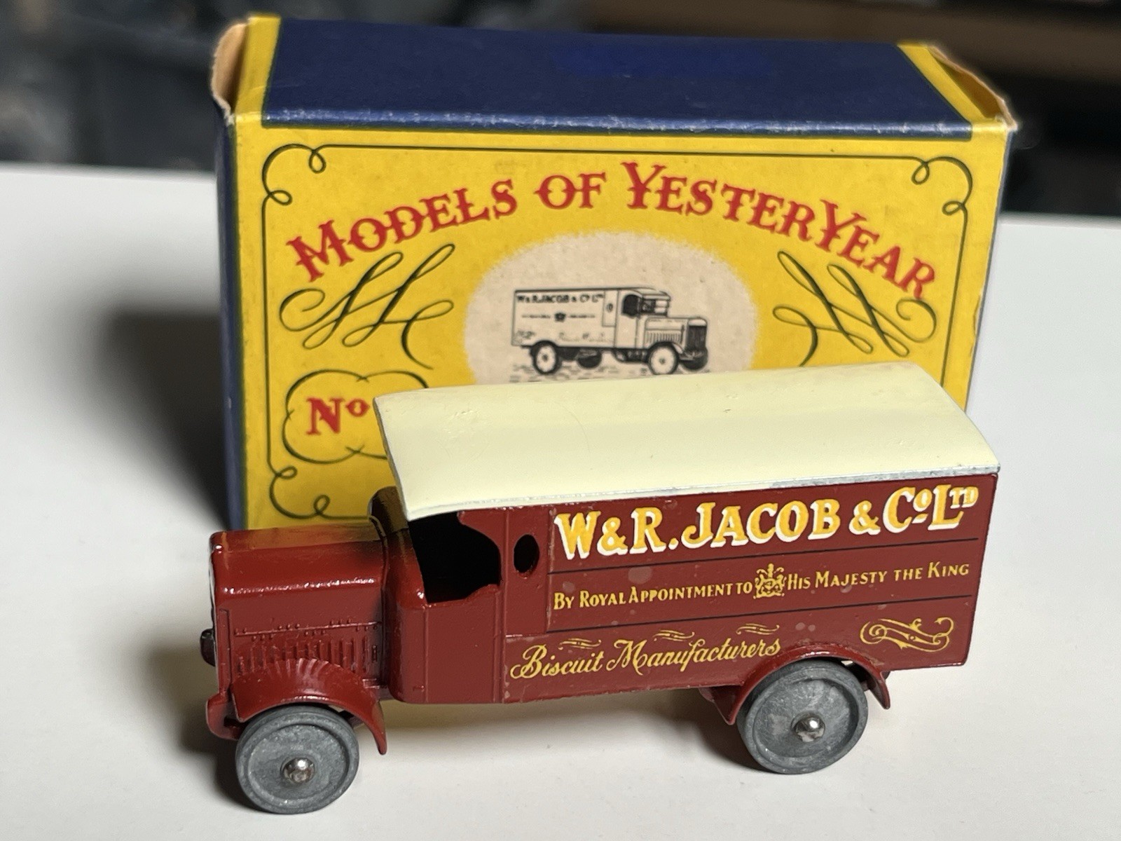 Matchbox Yesteryear Y7, Leyland 4 Ton Van - Free Price Guide & Review