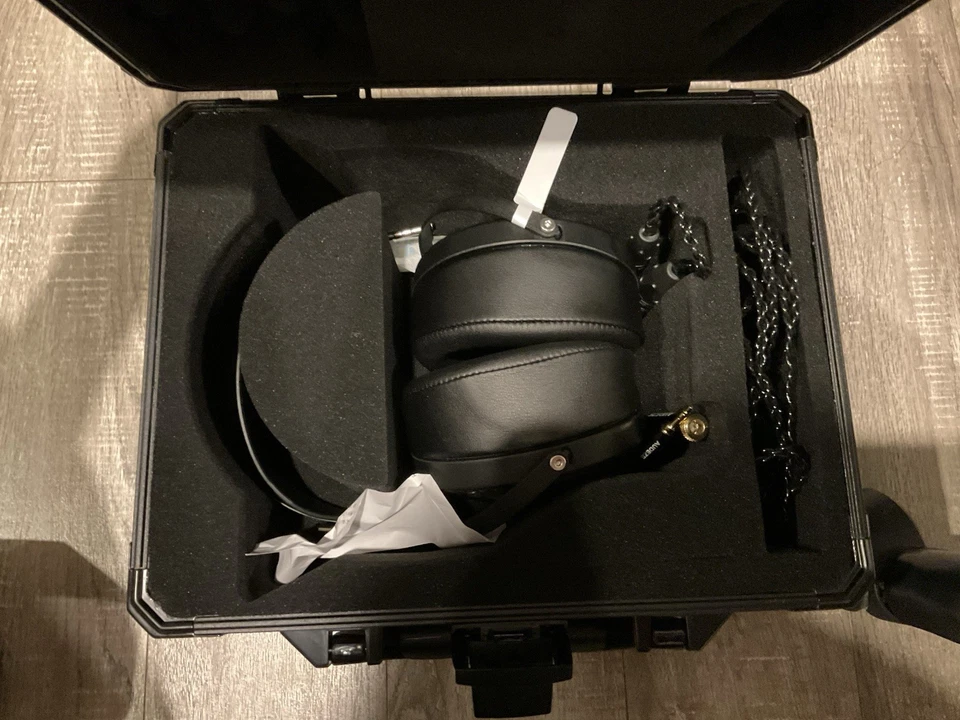Auriculares magnéticos planos cerrados Audeze LCD-2 (como nuevos) Foto 3 de 4