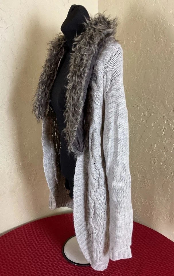 Cárdigan de piel tejido con cable Charlotte Russe para mujer - talla mediana Foto 4 de 4