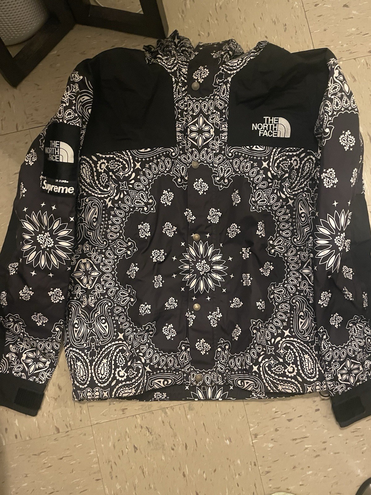 Supreme The North Face Bandana jacket Sz Large 100% Authentic Nuptse Denali Tech