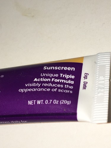4 Mederma Scar Cream + SPF 30 Triple Action Formula 0.7 oz 01/2024 - Picture 3 of 8