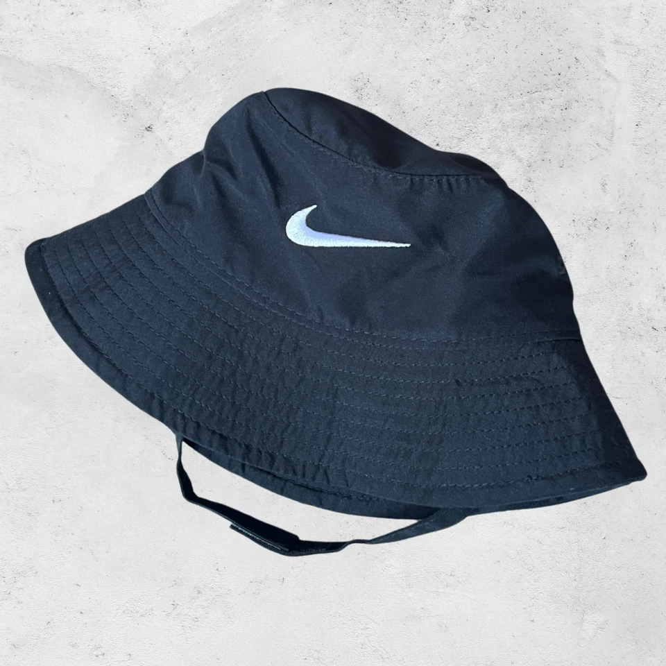 Gorra Nike Bucket Negra UPF 40+ Verano Protección Solar Foto 4 de 4