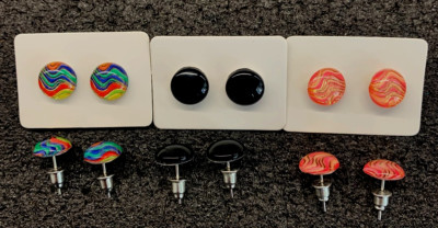 3 verschiedene Paar handgefertigte 10 mm breite Acryl Ohrstecker