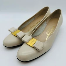 Salvatore Ferragamo Vara Bow Pumps White Leather Size 8.5 Width AA