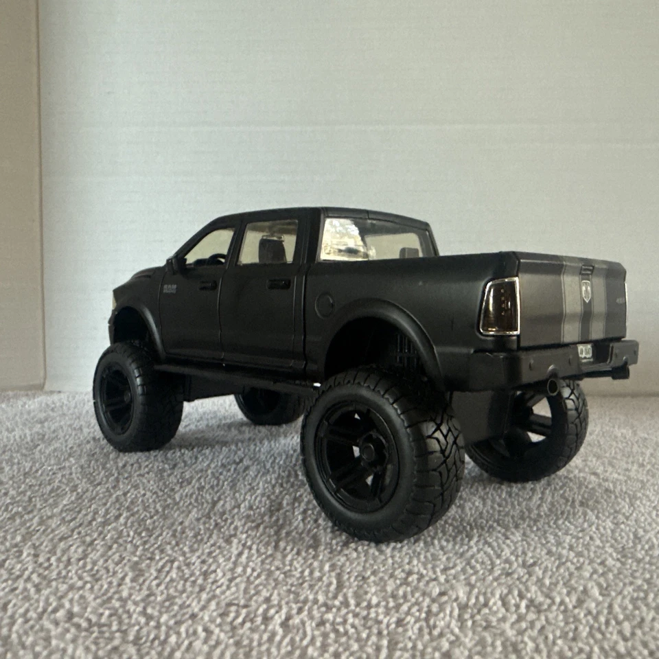 JADA Toys 2014 DODGE RAM 1500 1/24 Scale Diecast Model BLACK - Image 2 of 4