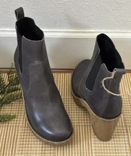 BORN Woman BR0051922 Bootie Size: 9.5M