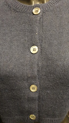 FRED PERRY MAGLIA DONNA CORTA BOTTONI LOGO IN TINTA ACRILICO ALPACA LANA - Foto 2 di 3