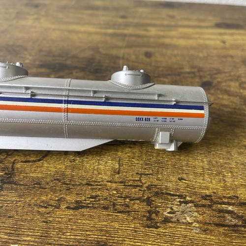 Tyco HO 62’ Tanker Car Gulf With Three Dome 357 Missing Front Wheel - Picture 3 of 9