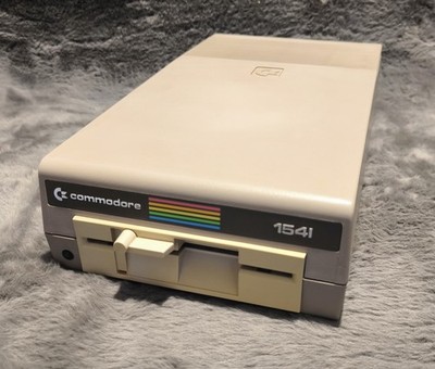 Commodore 1541 (+ Netzteil & Serial) Disklaufwerk #367L