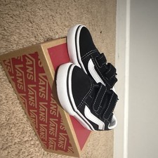 VANS Old Skool V Unisex Kids Black/White Hook Loop Low Top Sneakers