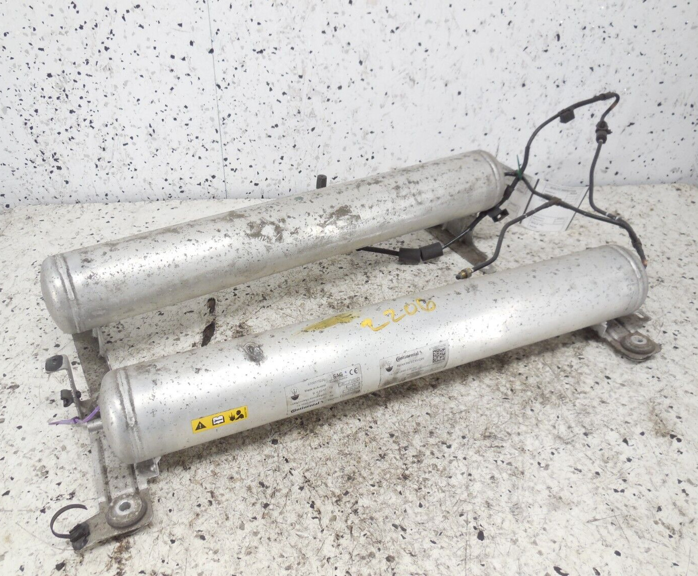 2017 17 Maserati Levante 3.0L Rear Air Suspension Tank Reservoir Pair OEM AWD