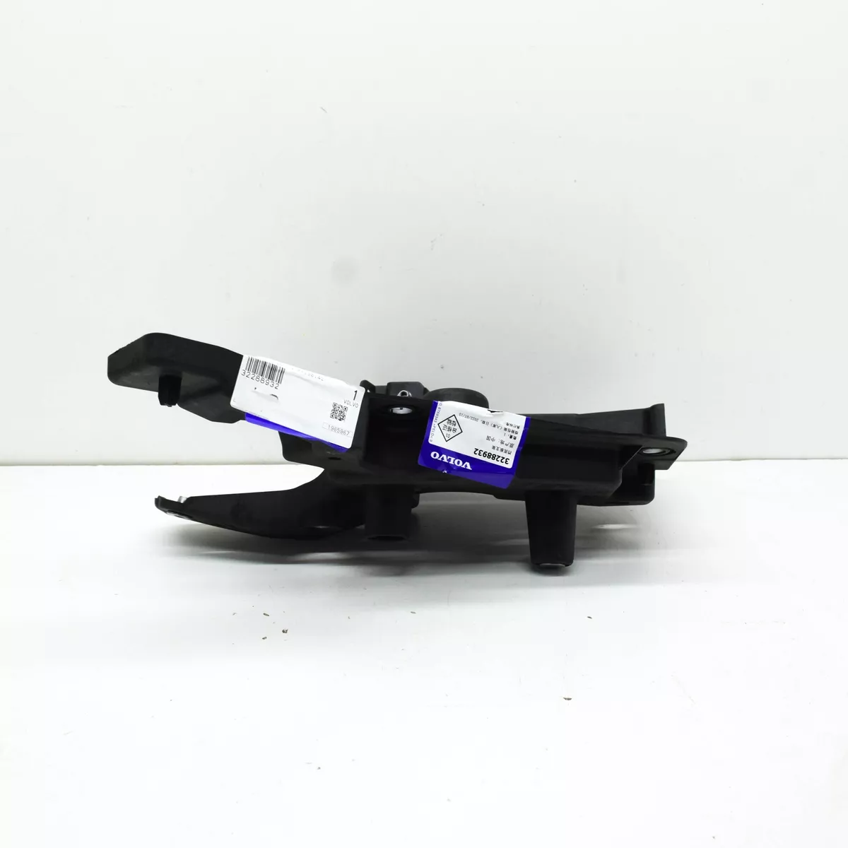 VOLVO XC60 MK2 Front Left Fender Carrier 32288932 NEW GENUINE | eBay