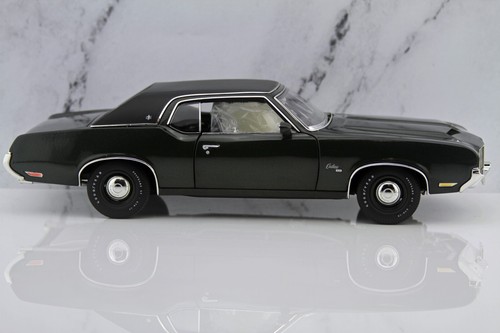 ACME 1971 Oldsmobile Cutlass SX Rocket 455 Jade Green Black Top 1:18 #A1805619 - Picture 5 of 14