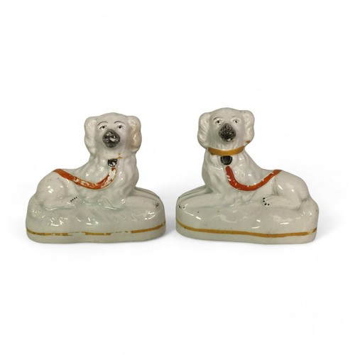 Rare Pair Of Small Victorian Seated Staffordshire Dogs C. 1860 - Picture 2 of 7