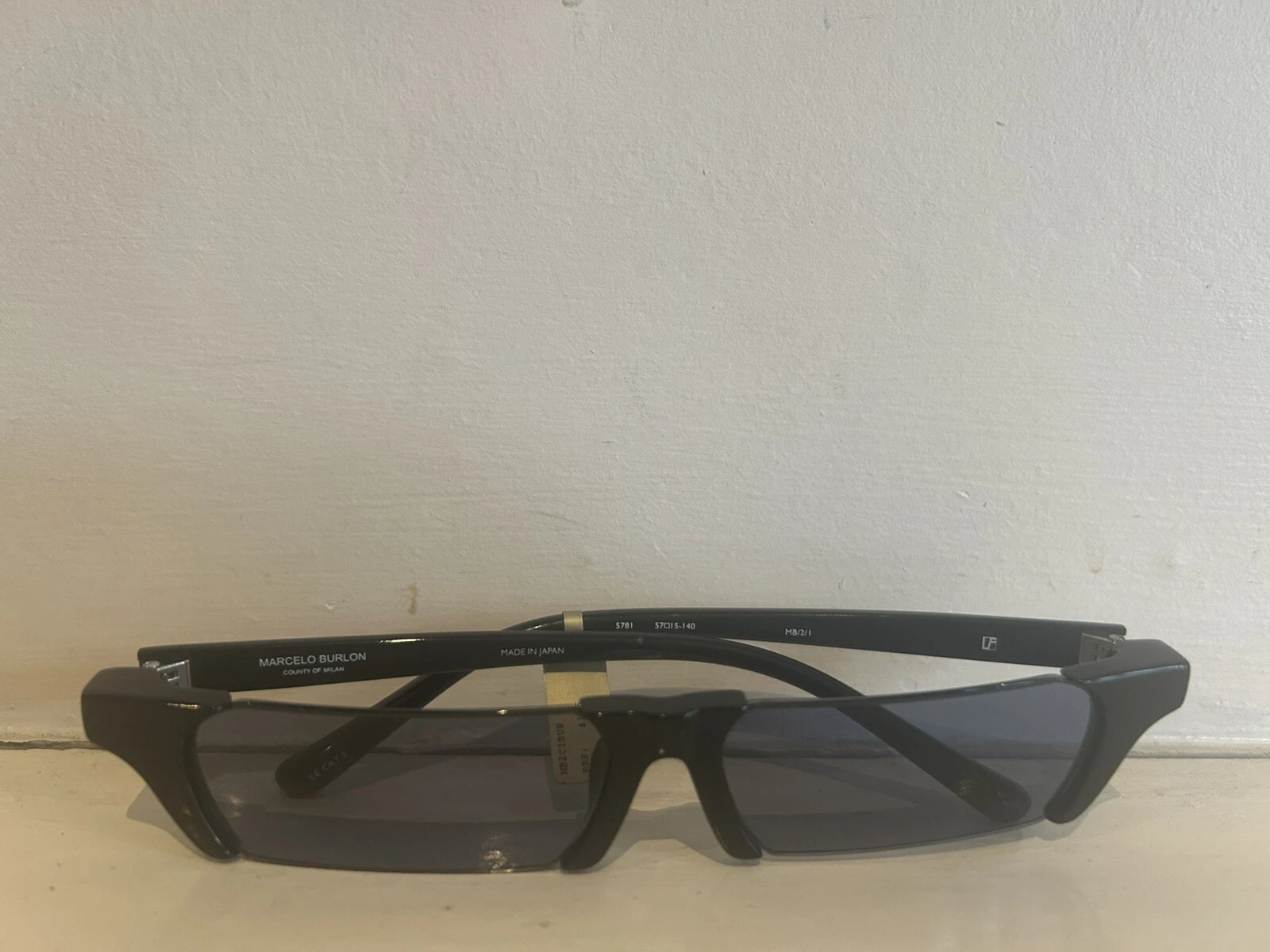 Marcelo Burlon Occhiali da sole ritagliati edizione Linda Farrow