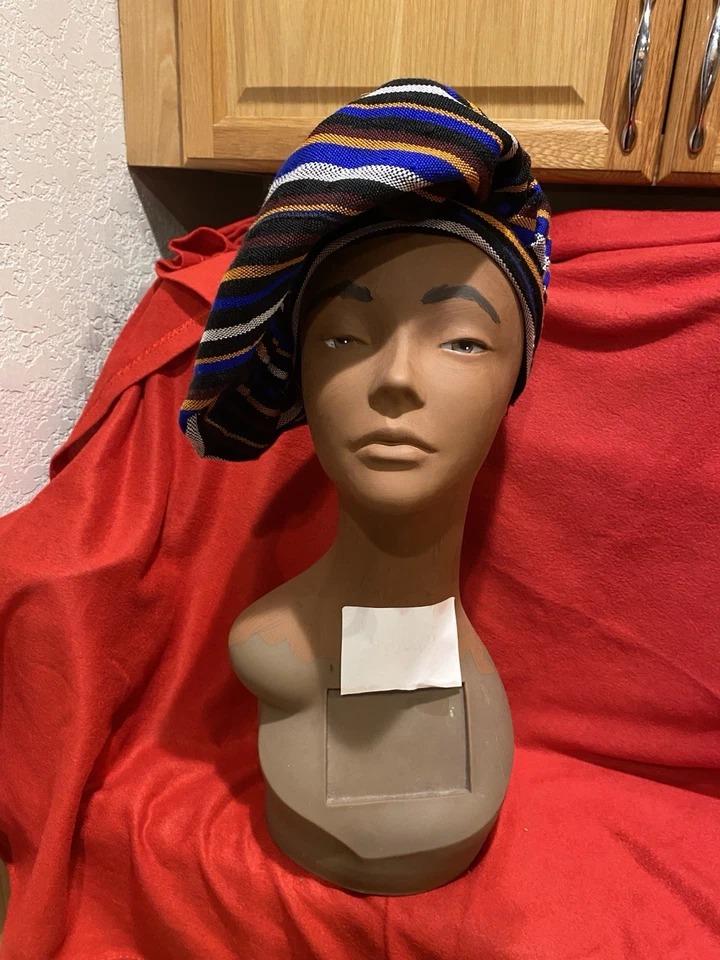 Sombrero reversible un lado a rayas multicolor otro lado negro. Foto 2 de 4