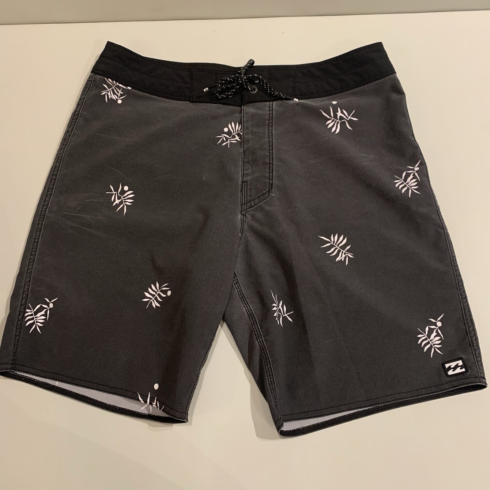 BILLABONG Board Shorts Unlined Swimming Trunks Men's Size 30 Side Pocket