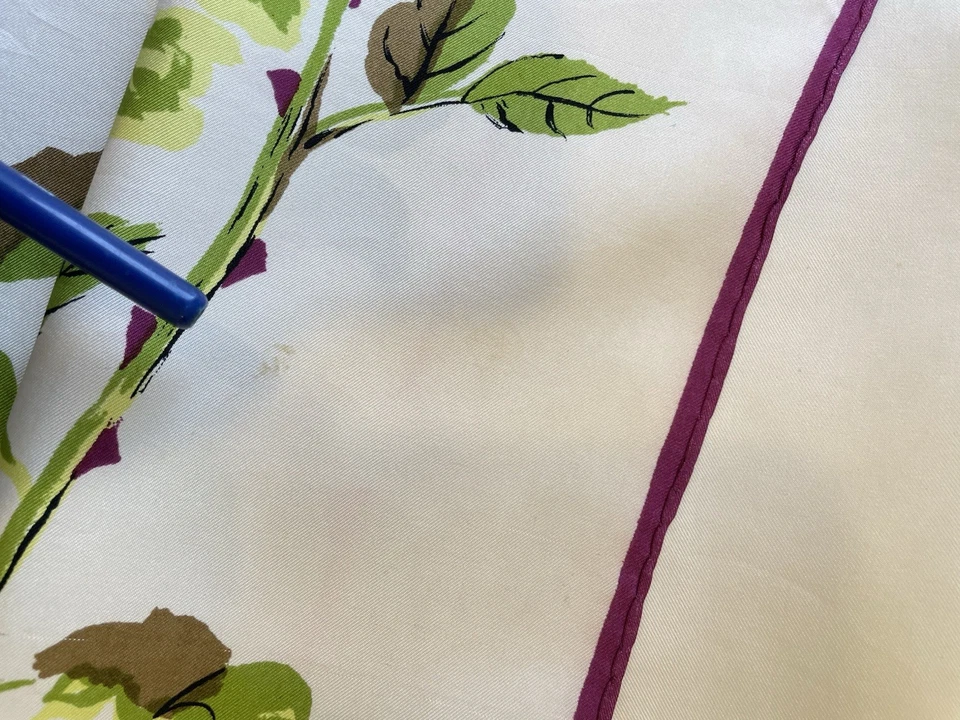 Y6#Christian Dior Vintage Cachecol de Seda Estampa Floral Rosa Creme Verde Roxo Quadrado - Imagem 3 de 4