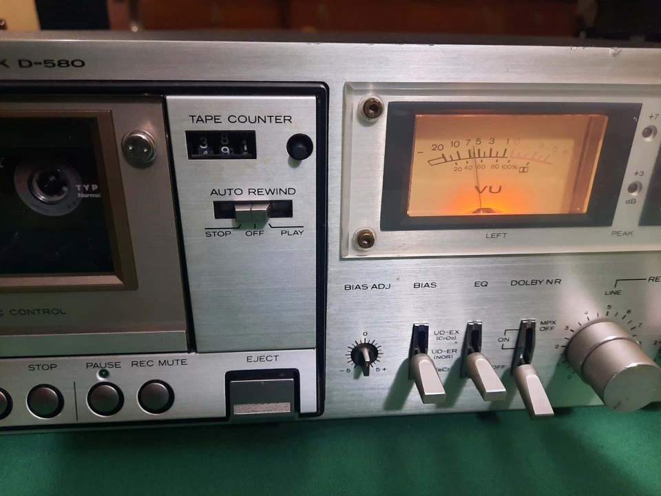 HITACHI D580 STEREO CASSETTE DECK REVISIONATO E FUNZIONANTE - Imagem 3 de 4