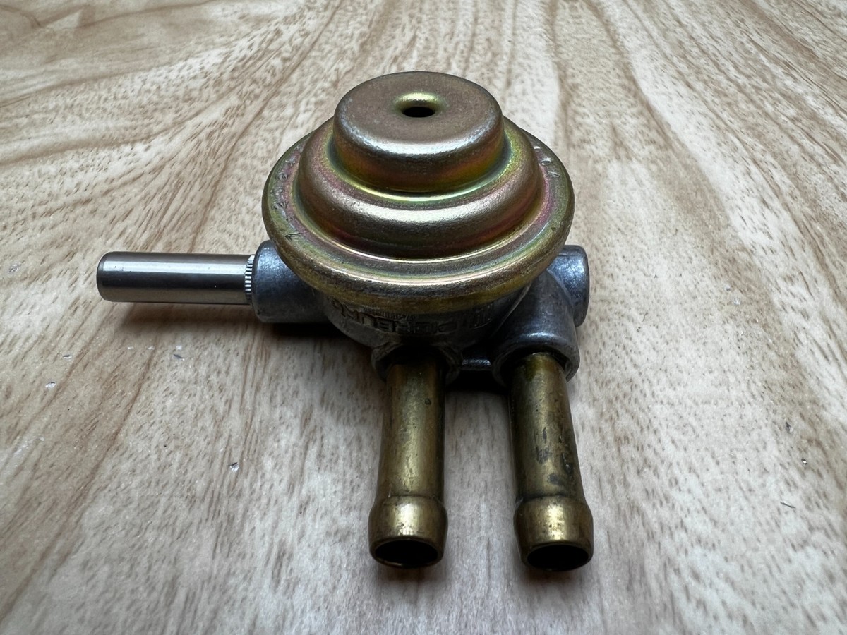 NOS CARBURETOR TO INTAKE MANIFOLD VALVE MERCEDES BMW 0000722117 