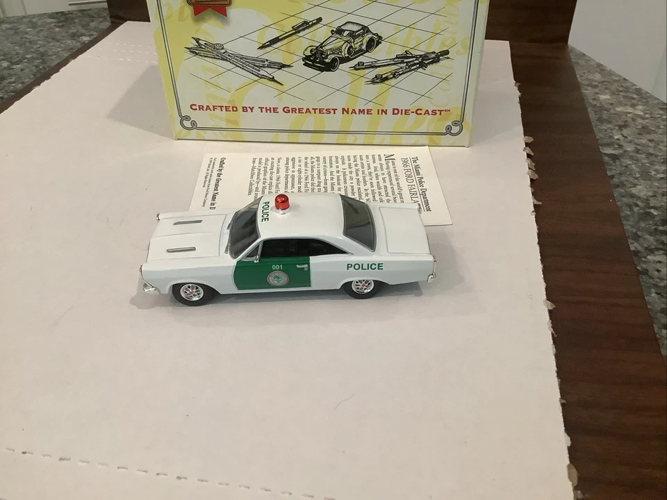 Matchbox 66 1966 Ford Fairlane The Miami Police Department Car DYM38020 1:43 - Image 4 of 4